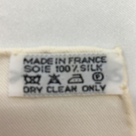 Authentic Carré Onde de Chic Silk Scarf - Picture 9 of 9